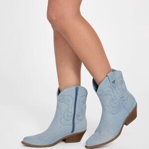 Daleton Denim Cowboy Booties
NWT 
Size 8M